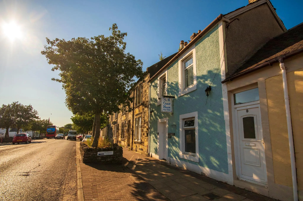 Irvine Riverside Guesthouse