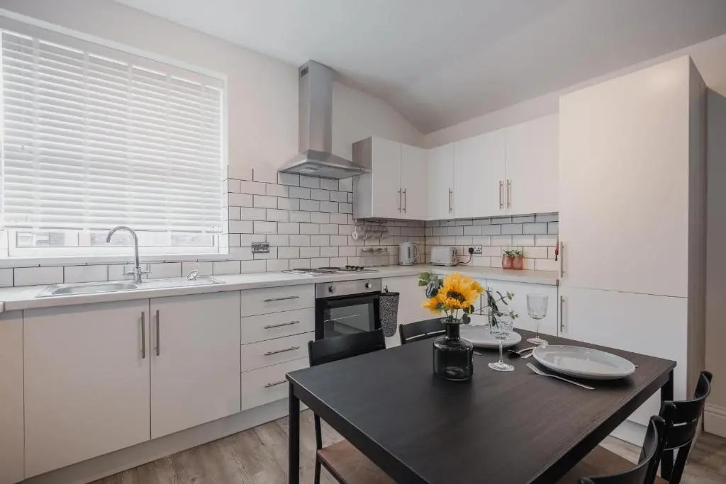 Newly Refurbished Sylish Hull 3 Bed Apartment
