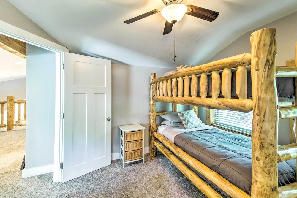 1 Mi to Lake: Chic Arizona Cabin w/ Large Porch!