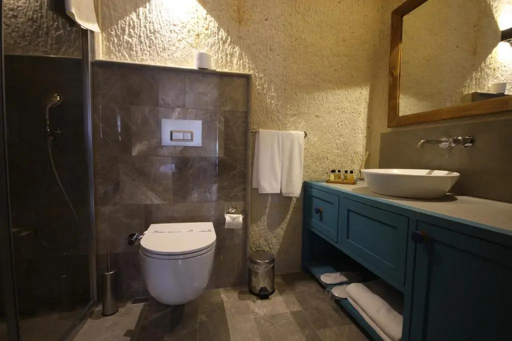 1811 Cave Hotel