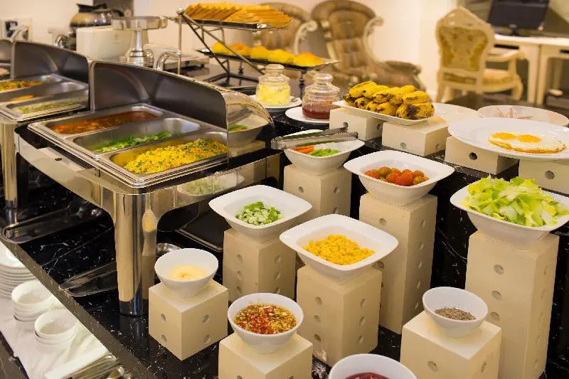 Golden Star Hotel - 60 Le Thanh Ton