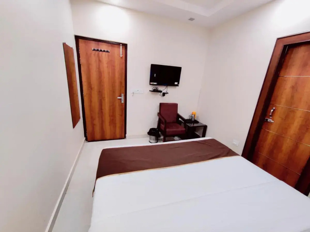 Perfectstayz Value Dwarkesh - Hotel Near Haridwar Railway station