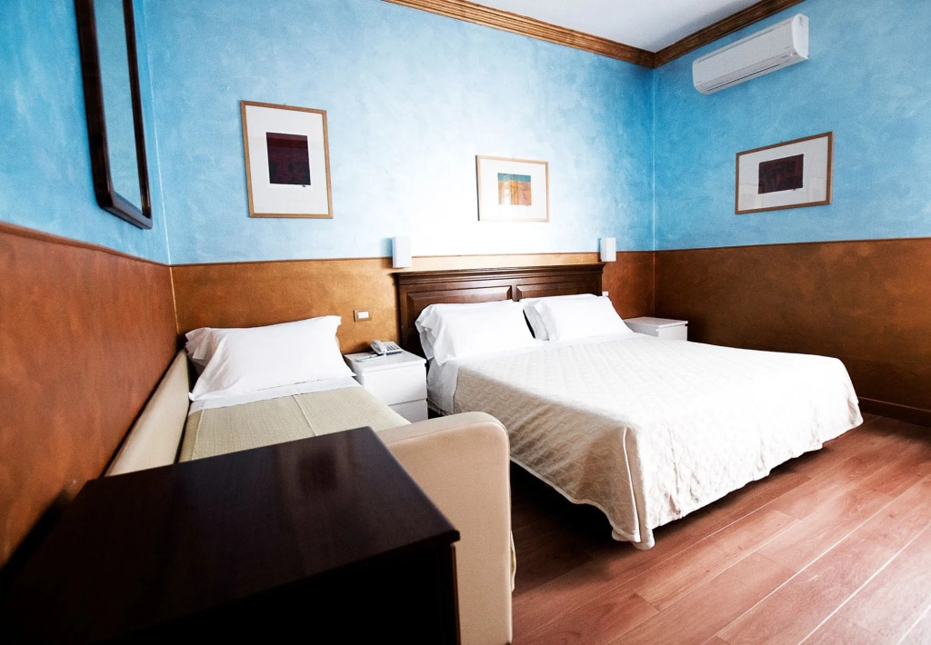 Hotel Diana