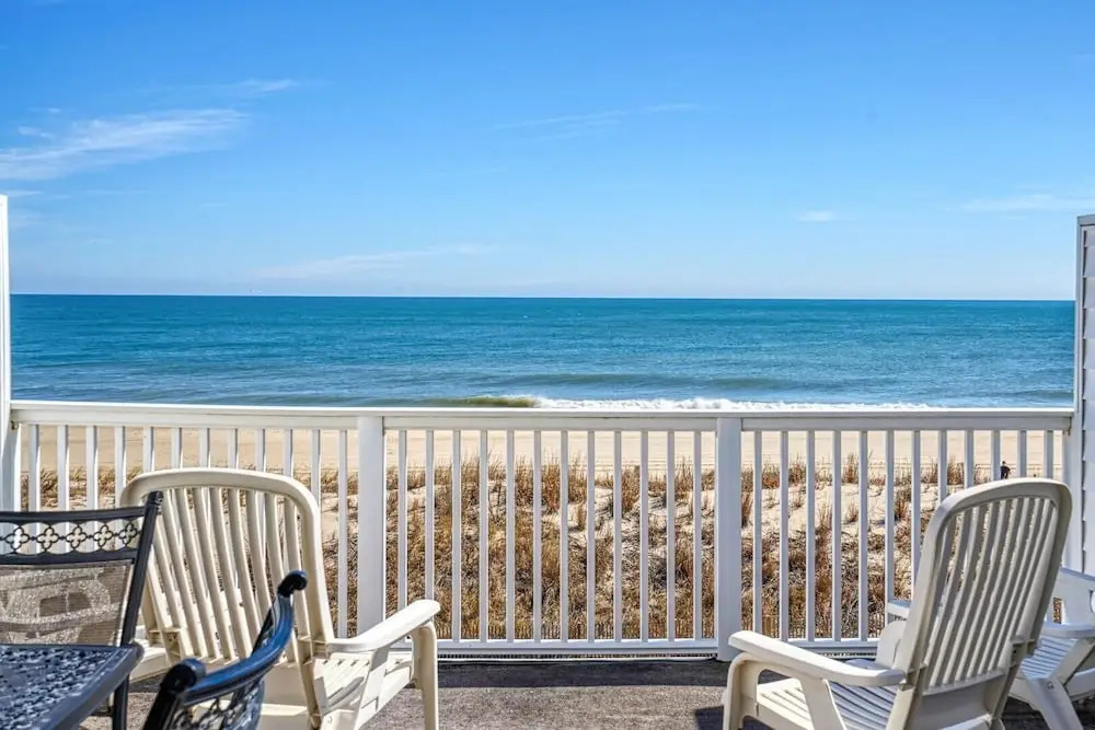 Beachcrest 17 1 Bedroom Condo by RedAwning
