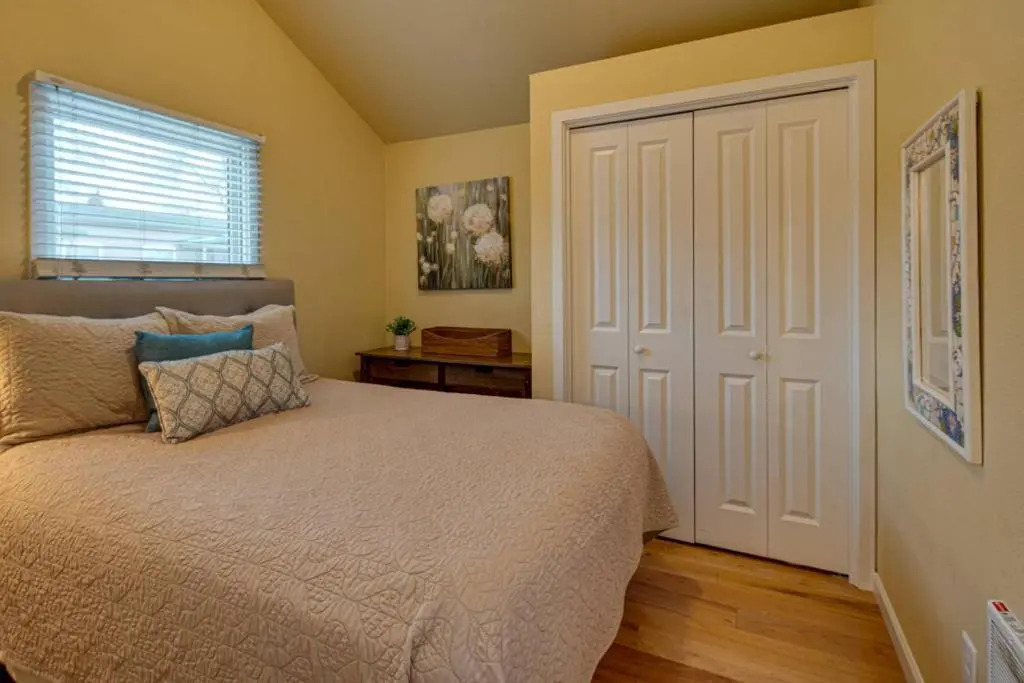 Hill St Cottage 338