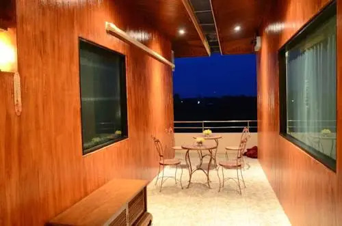 CheZleZkriZ : Simply Luxury Penthouse