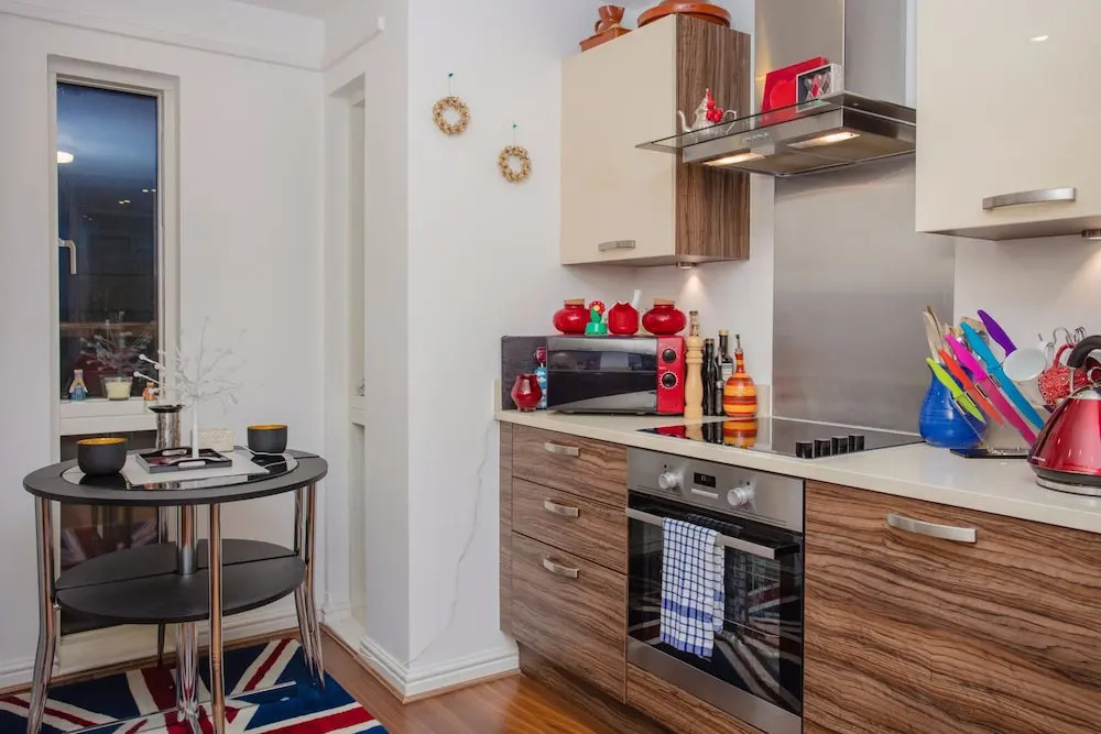 Beautiful Spacious Apartment with Private Balcony