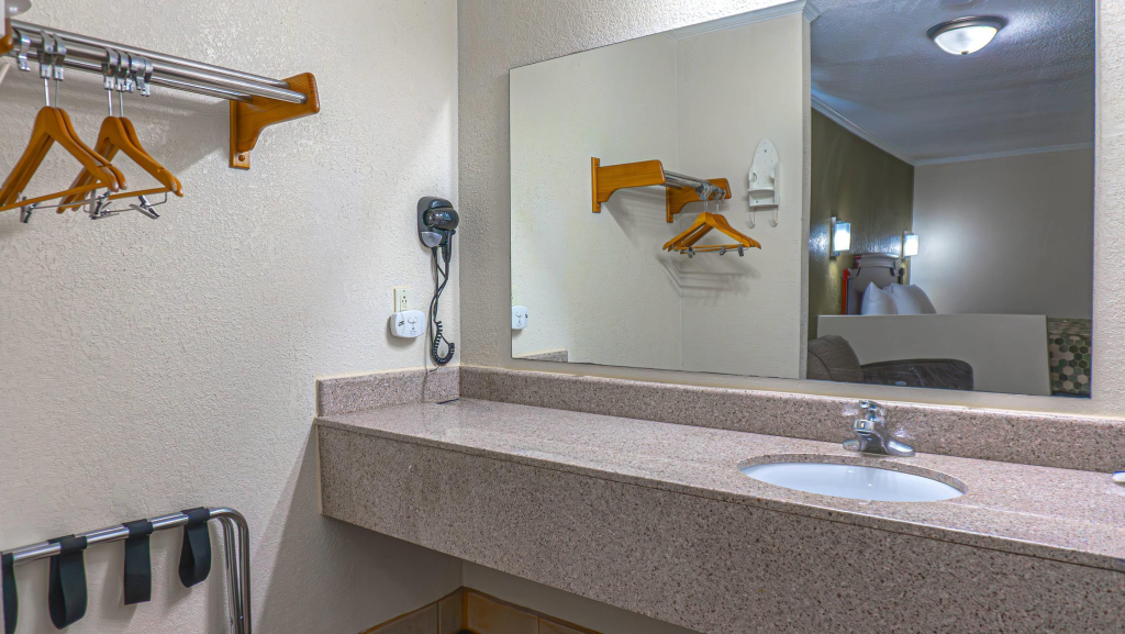 Rodeway Inn & Suites Fort Jackson