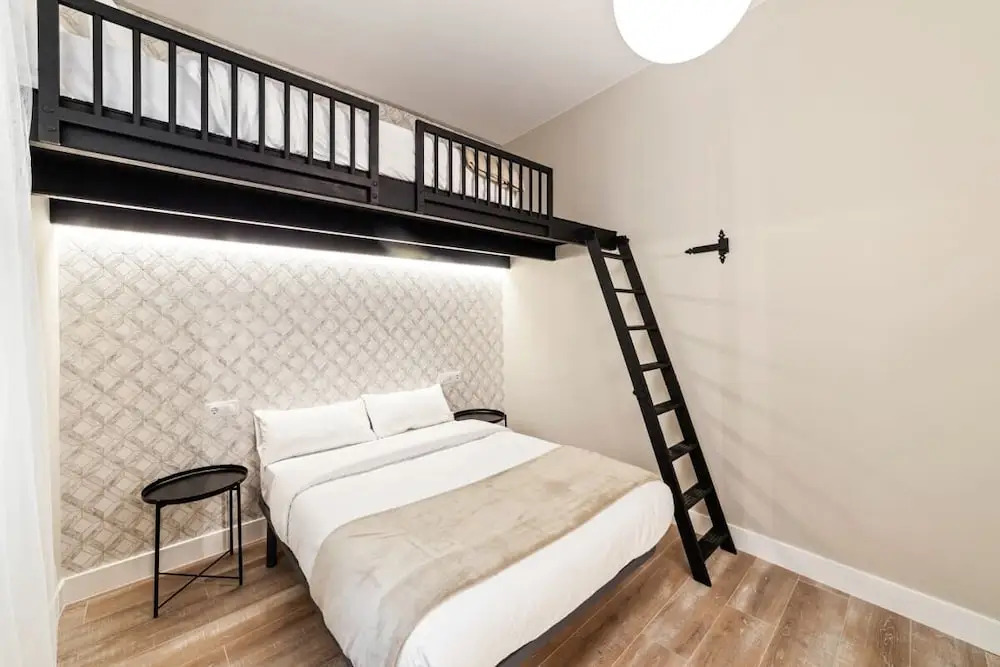 Bright & Spacious Three Bedroom Apartment in Centro