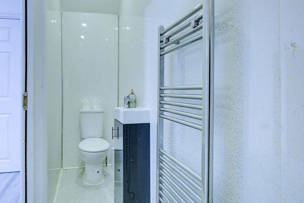 6 - 7 Beds-sleeps 12-elizabeth Line-free Parking