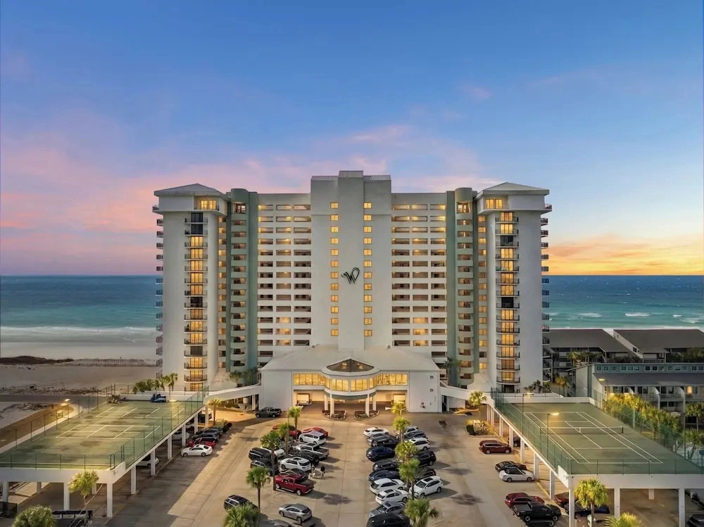 Escape to Beachfront Paradise: 2br/2ba Condo on the Gulf, Sleeps 8