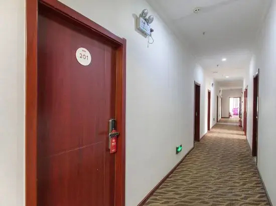 Mirren Hotel (Wuhan Hubei University of Technology La Defense Branch)