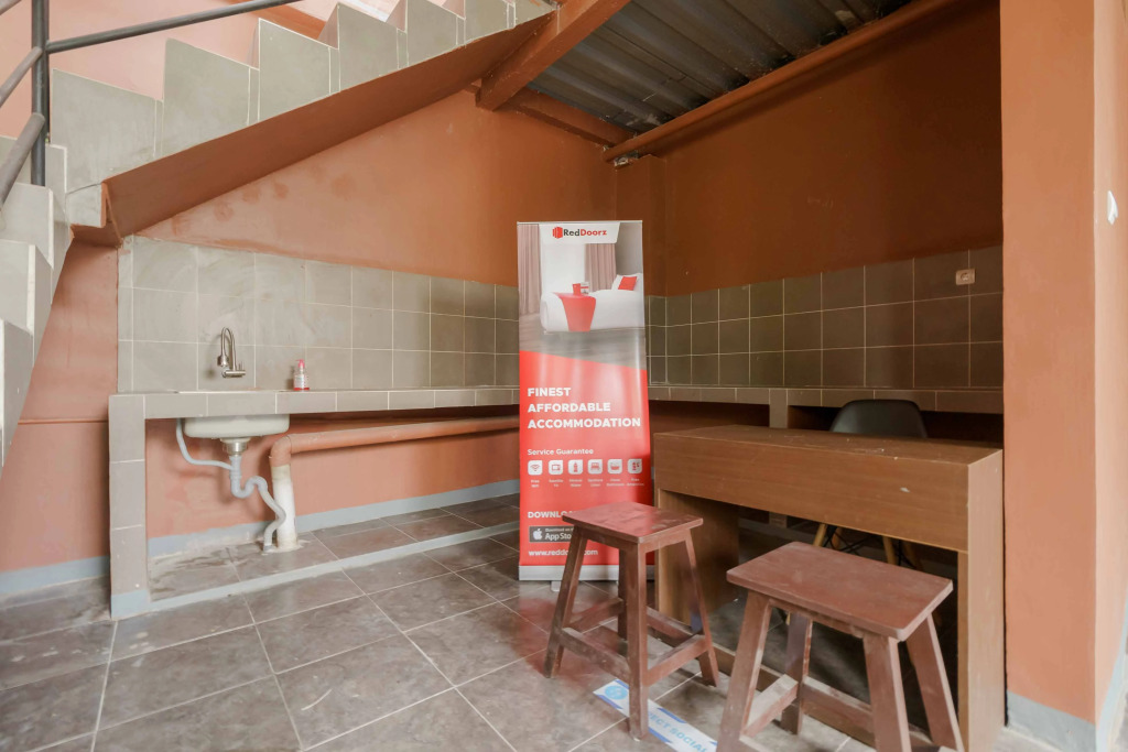 RedDoorz Syariah near Siloam Hospitals Bulak Kapal