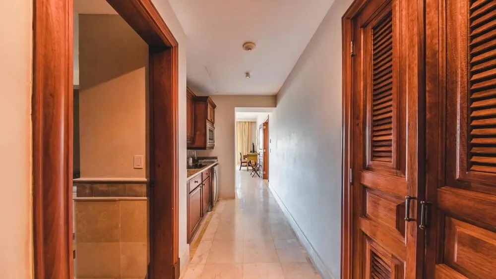 Magnificent Golden Bear w Balcony Pool and Private Parking lot E21