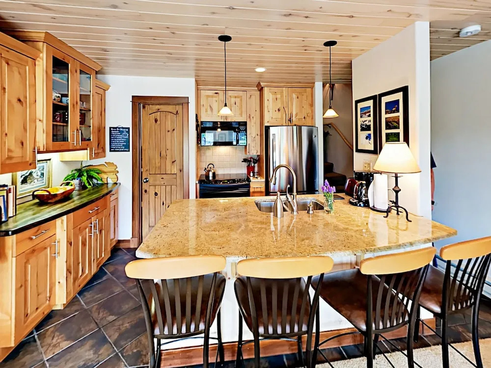 1800 Burgess Creek Rd 103 Condo by RedAwning