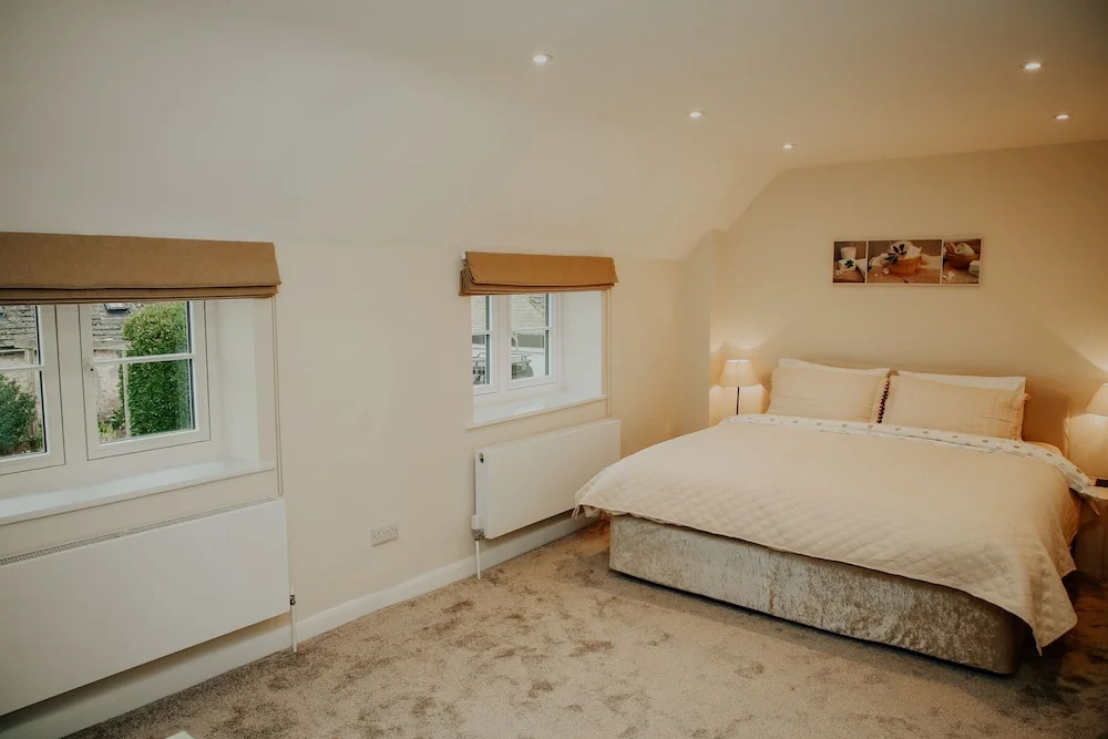 Remarkable 3-bed House in Easton-on-the-hill