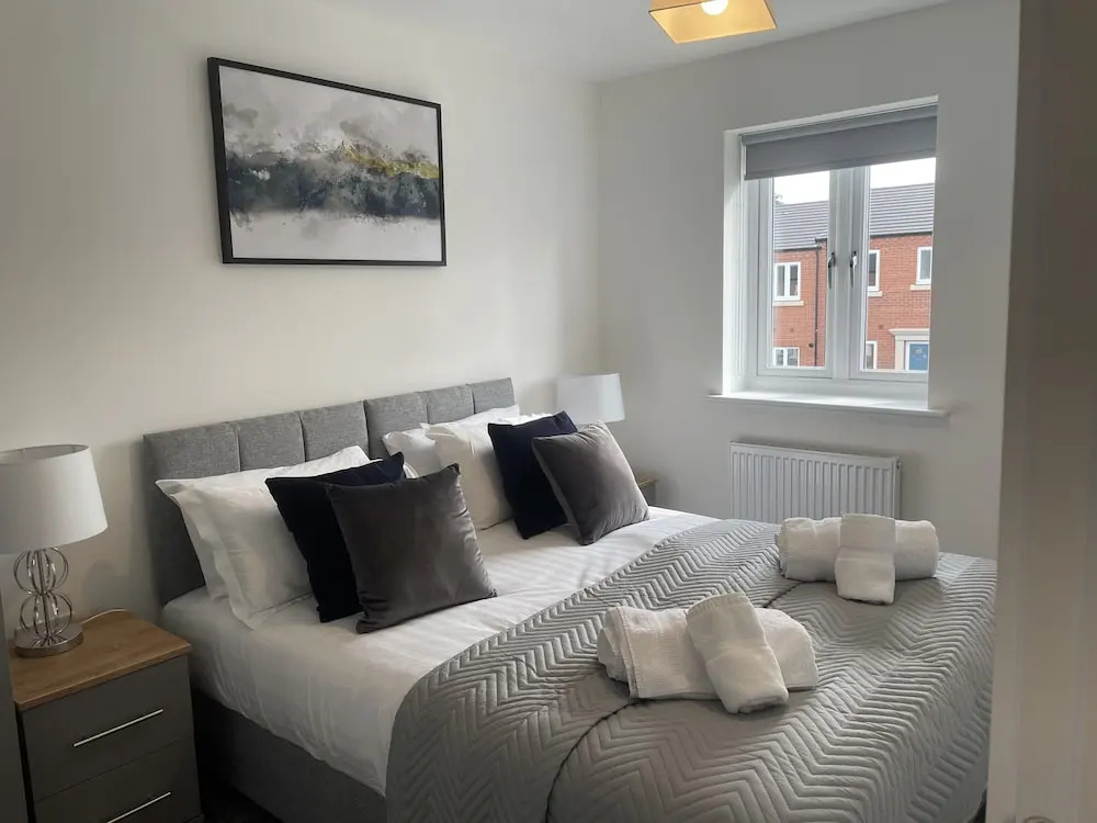 Beautiful 3-bed House in Derby With Parking