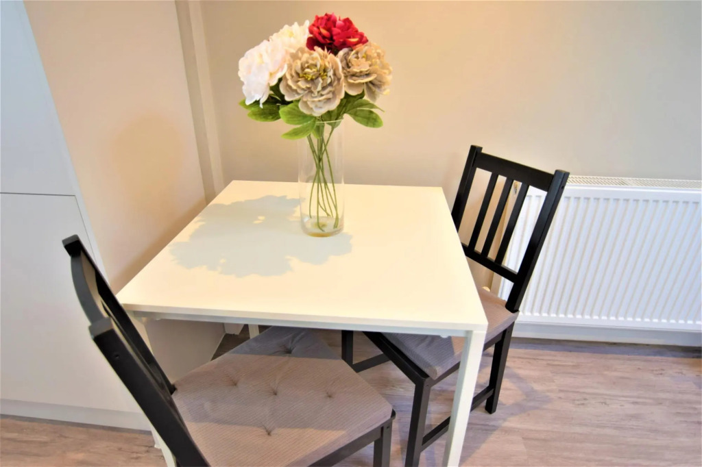 Central BRIGHTON TWO BEDROOM FLAT 4B3S