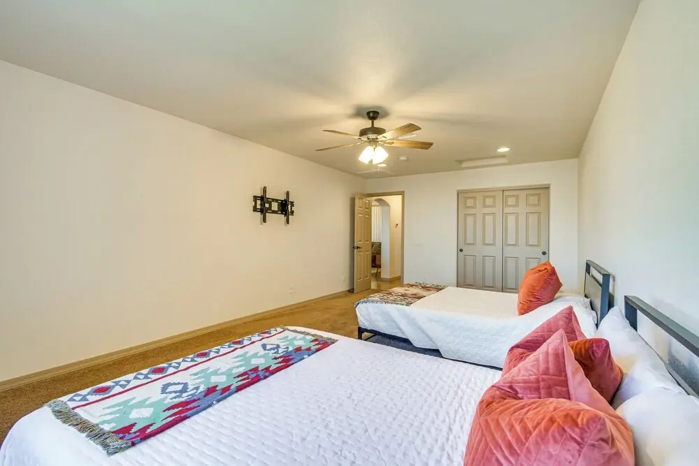 Putting Green & Mtn View: Lake Havasu City Home!