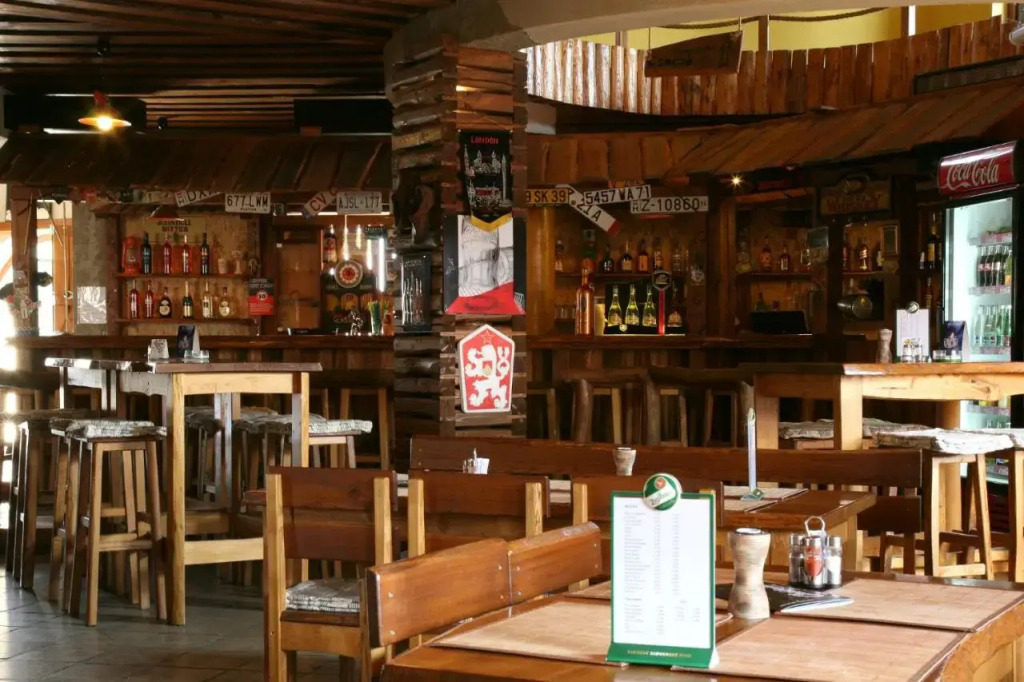 Guest House Meat Heads Pub
