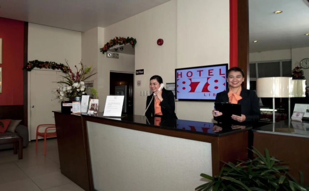 Hotel 878