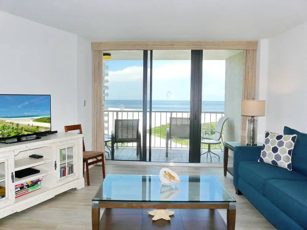 Beachfront Condo With Pool and Balcony Facing Beach