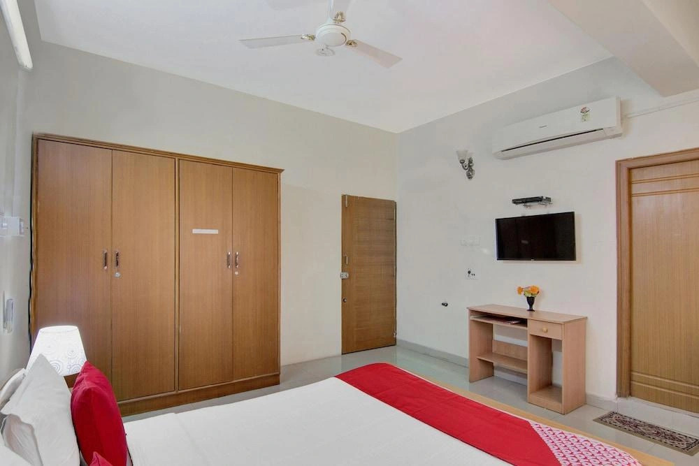 OYO 12458 SilverKey Madhapur