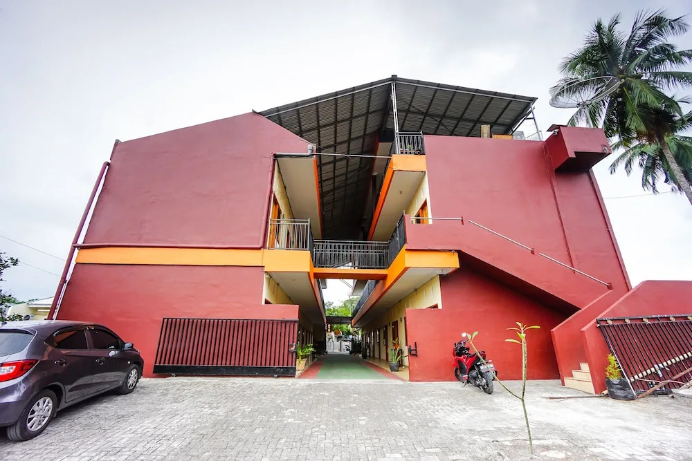 A2b Residence by OYO Rooms
