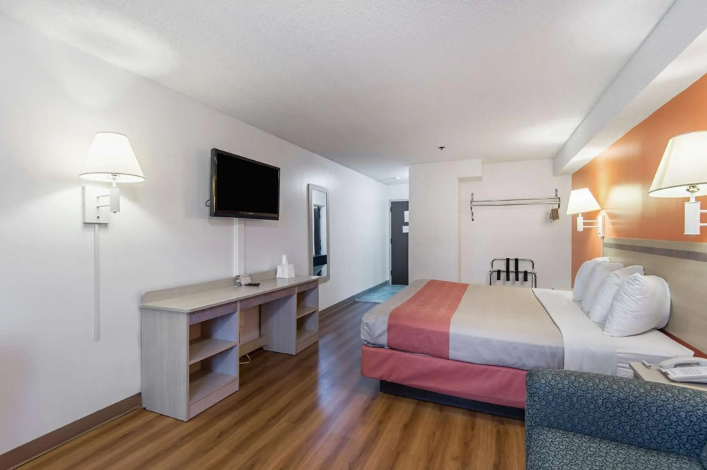 Motel 6-Lawrence, KS
