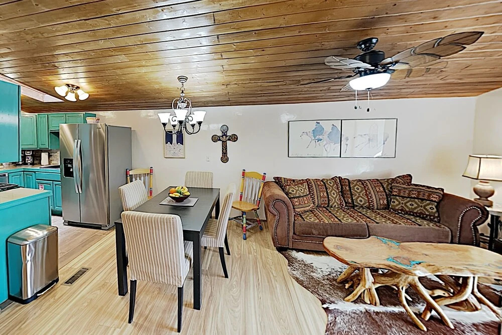 New Listing! Casa Bella: 2-unit Southwest 7 Bedroom Duplex