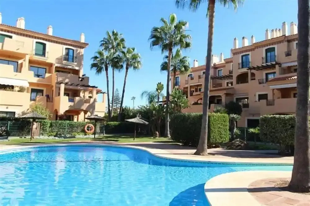 La Duquesa Place in the sun