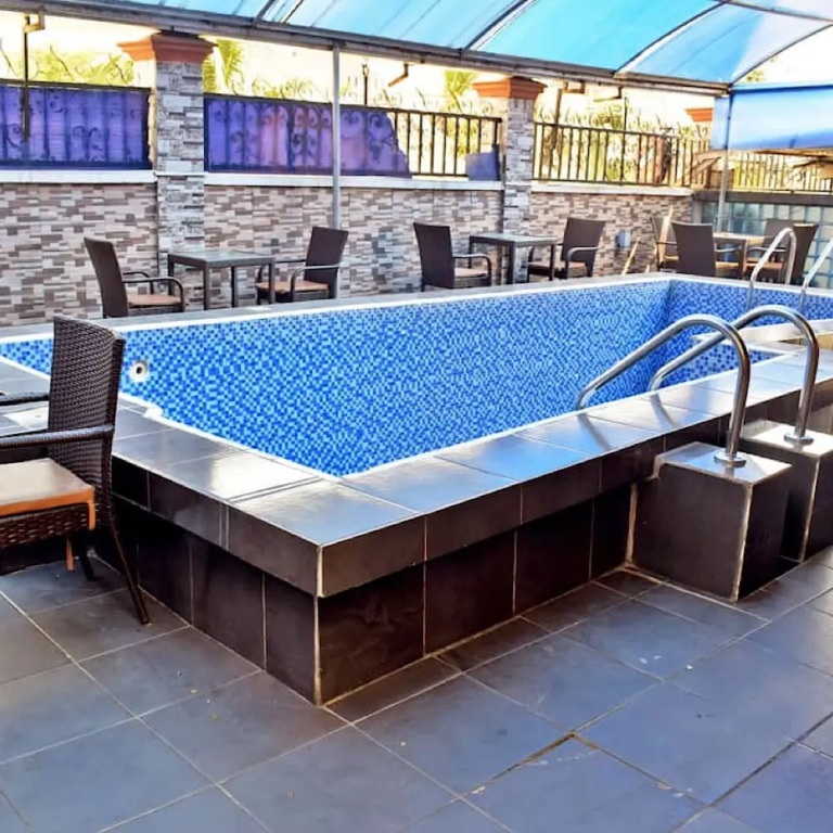 Owee Suites