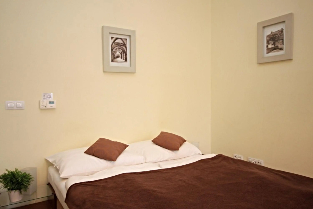 Riverside Palace Apartments