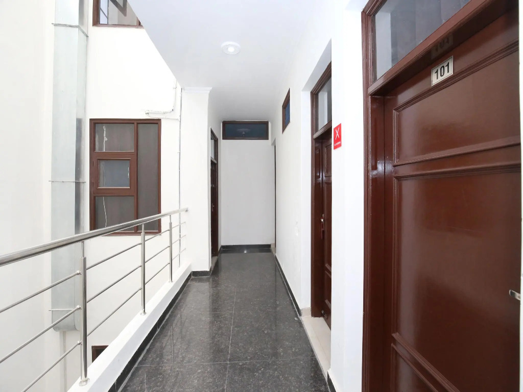 OYO 12025 Hotel Kamal Palace