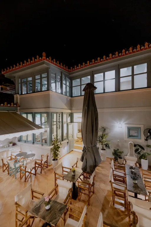 999 Luxury Hotel