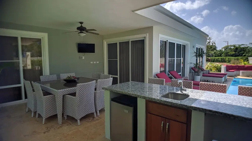 Modern & Private Tropical Villa in Gated Community Minutes From the Beach