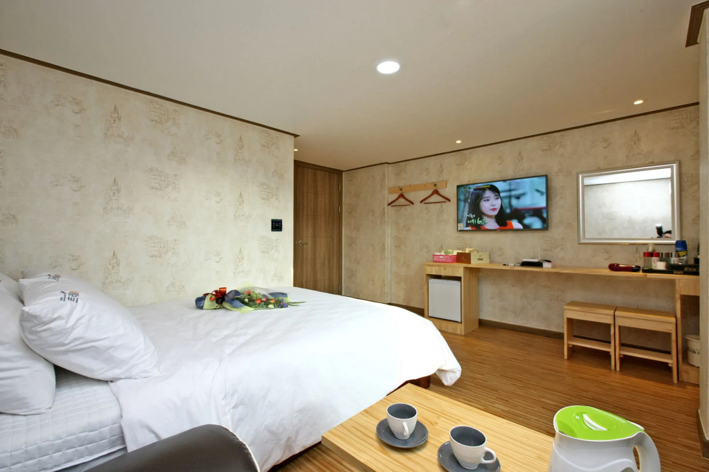 Traum Hotel & Condo