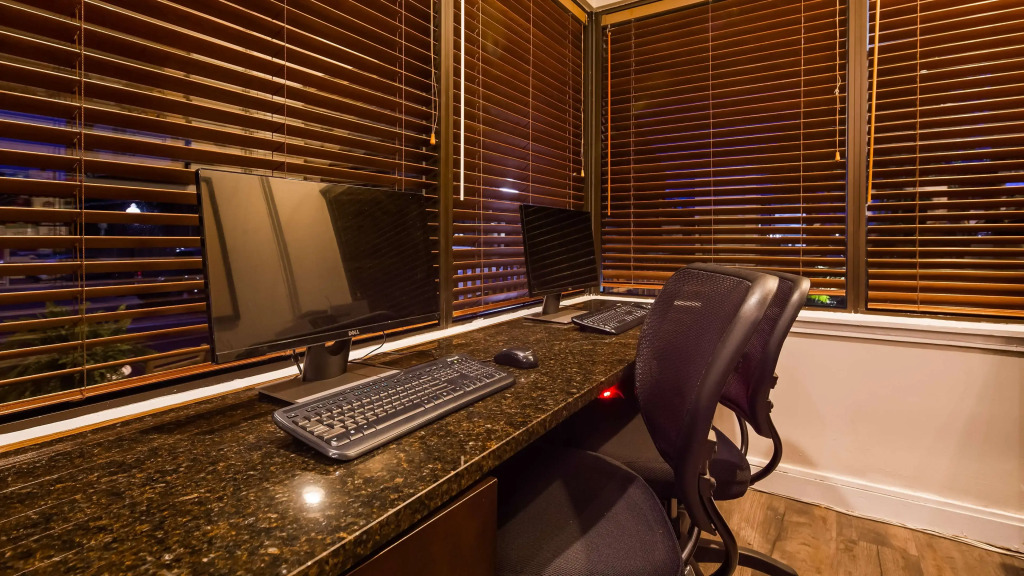 Best Western Plus Coastline Inn