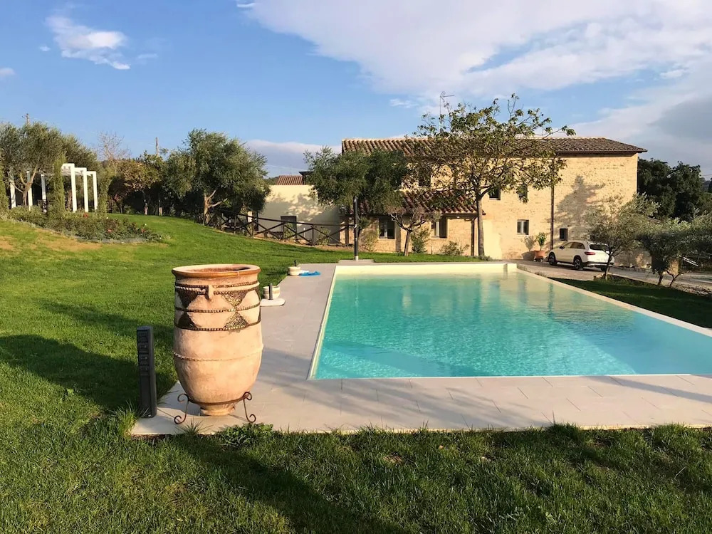 Studio in Perugia, With Pool Access, Enclosed Garden and Wifi