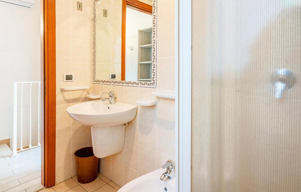 3 Bedroom Lovely Home In Albarella Ro