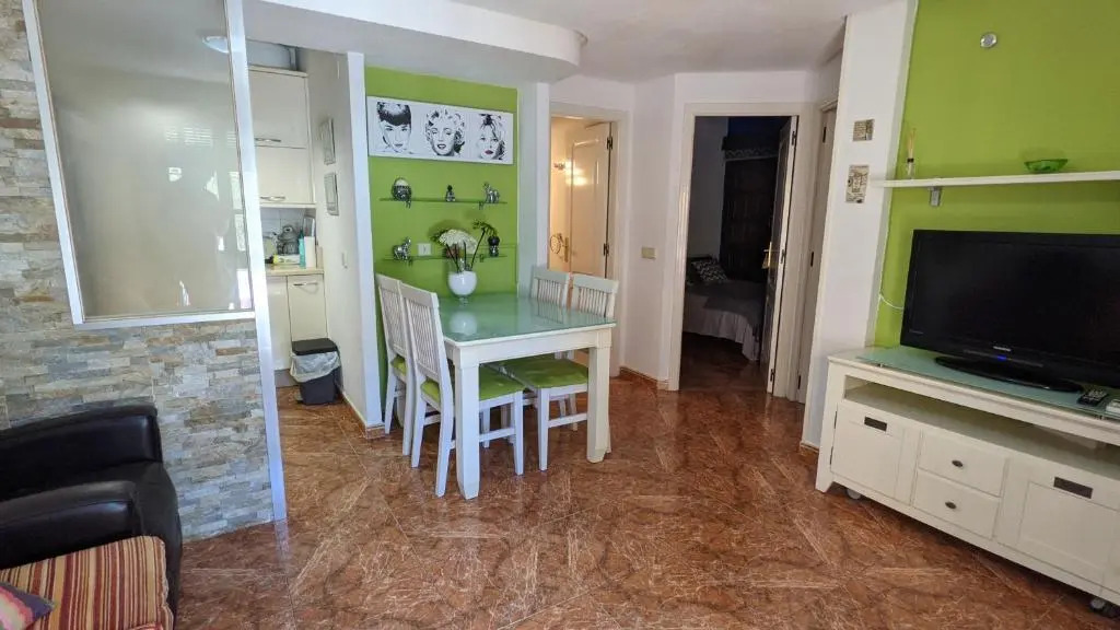 Two Bedroom, Ground Floor, Air-conditioned Apartment 300m from the Beach