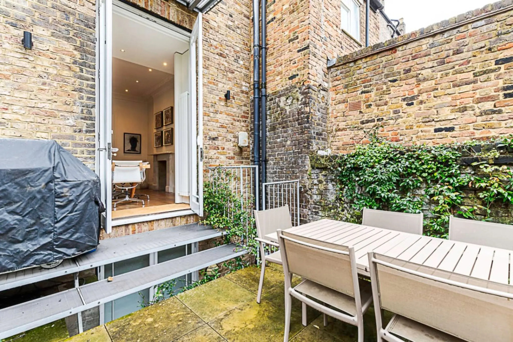 London Luxe Retreat: 5-bed Gem