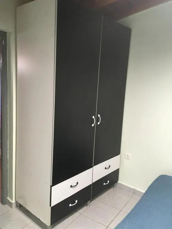 Leonidas apartments 1