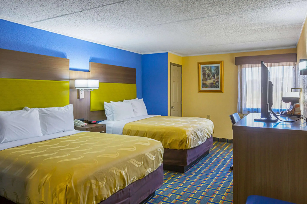 Quality Inn & Suites near Six Flags East