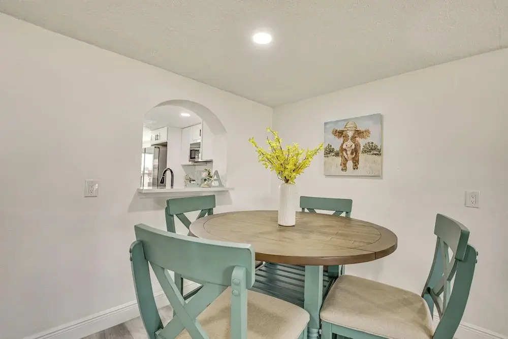 Canal-front Holiday Home Near Beach: Swim & Paddle
