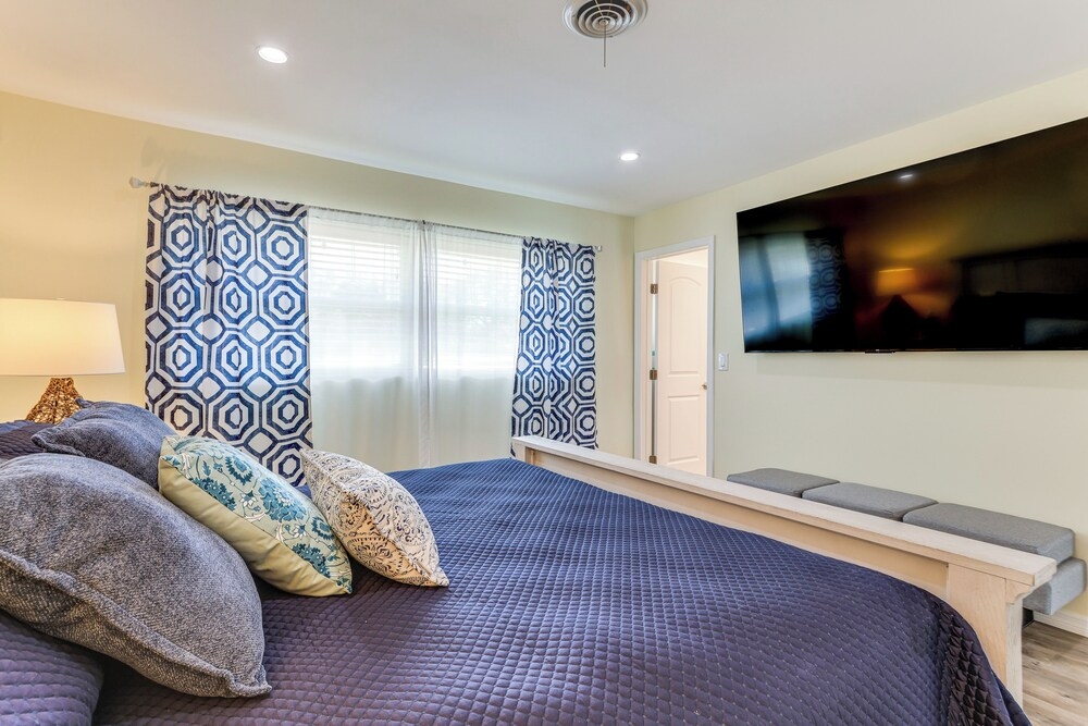 Heated Pool w/ No Fee! Vero Beach Oasis Near Ocean