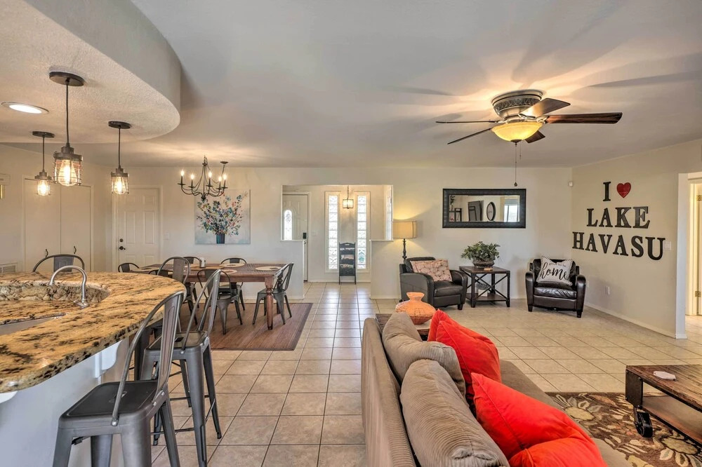 Private Pool & Hot Tub: Havasu Getaway!