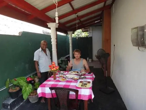 Dinesh Restaurant & Guest House