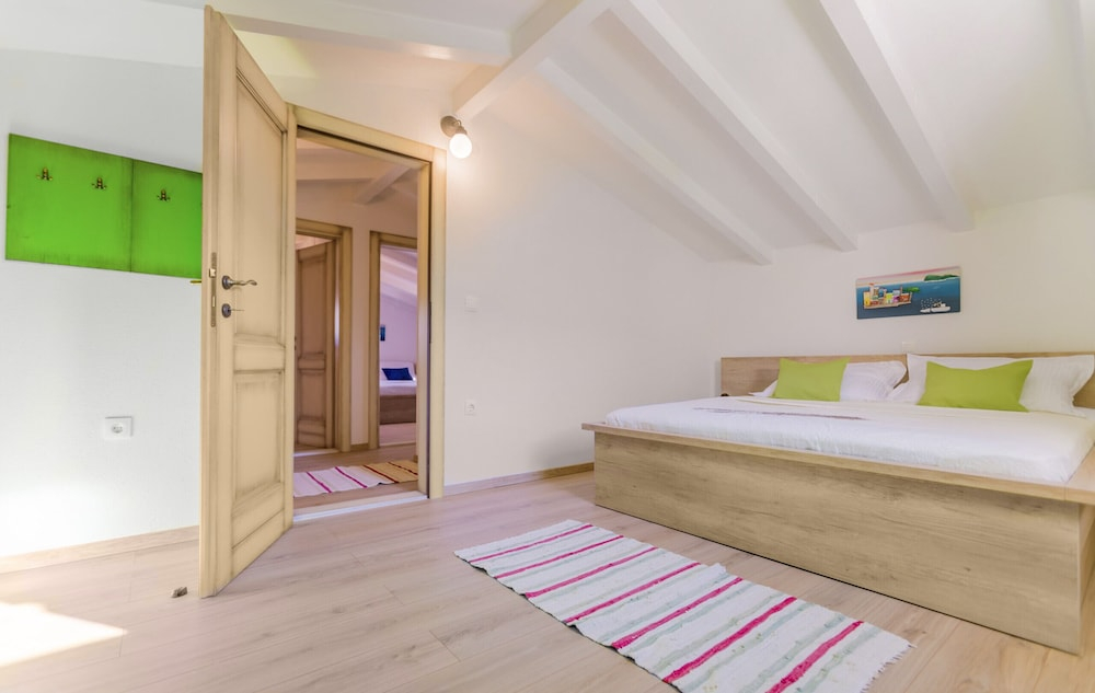 Rustic Villa Fragola with heated pool