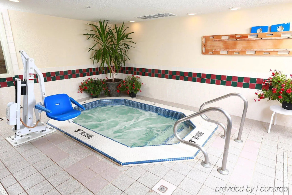 Country Inn & Suites by Radisson, Grand Rapids Airport, MI